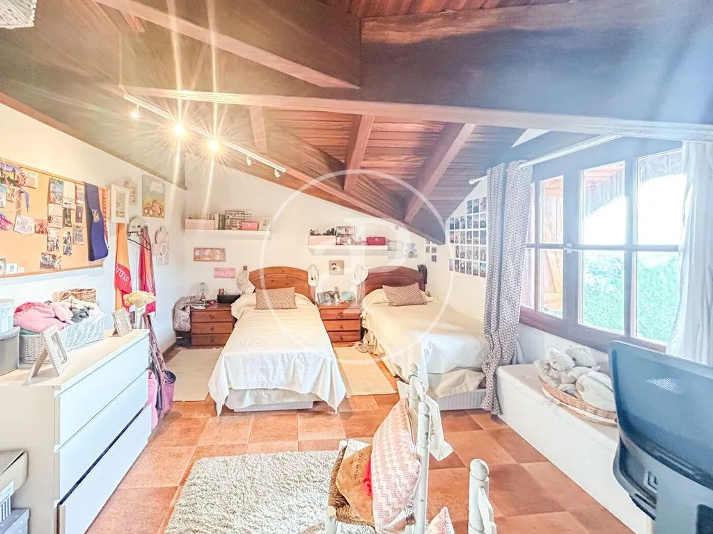 Magamistoad - Rustic Villa with Forest Views in Matadepera