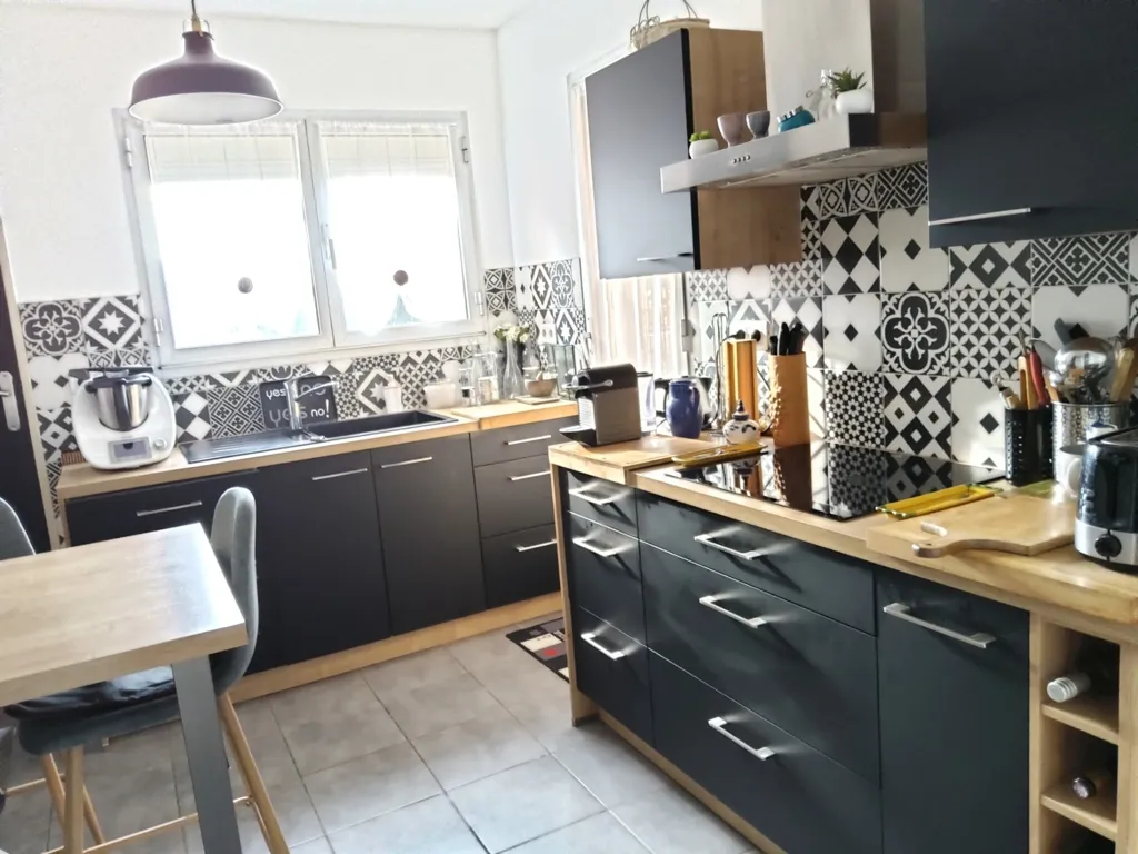 Kitchen - Charming Triplex with Garden View in Residence L'Étoile