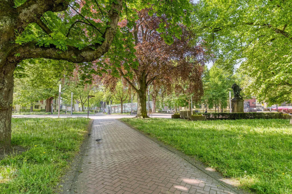 City Centre Flat with Balcony in Hereplein