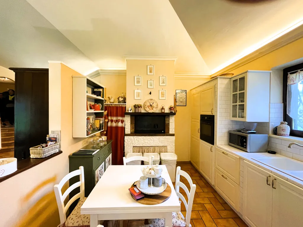 Cuisine - Villa with Private Park in Campagnano di Roma
