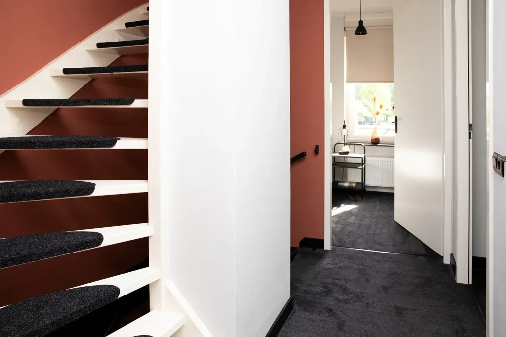 Toad - Semi-Half Corner House with Veranda in Kesteren