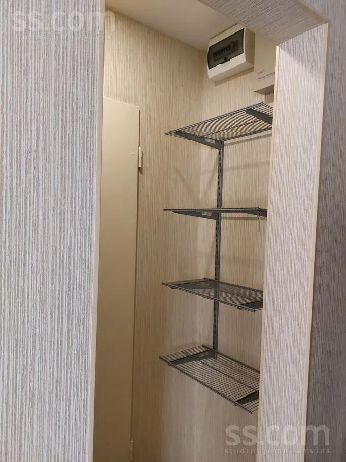 Pièces - 1-Bedroom Apartment with Balcony in Zolitūde