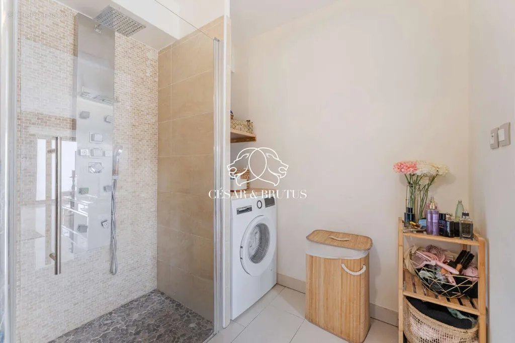 Vannitoad - Apartment with Balcony in Decines-Charpieu