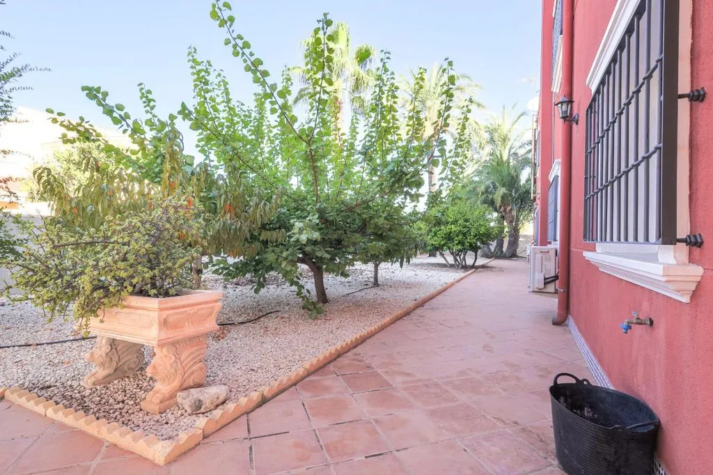 Jardin - Luxury Villa with Pool in Torrevieja
