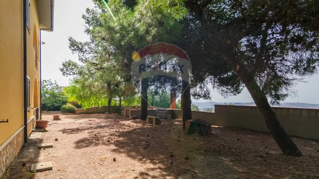 Jardin - Bifamiliar Villa with Garden in Caltanissetta