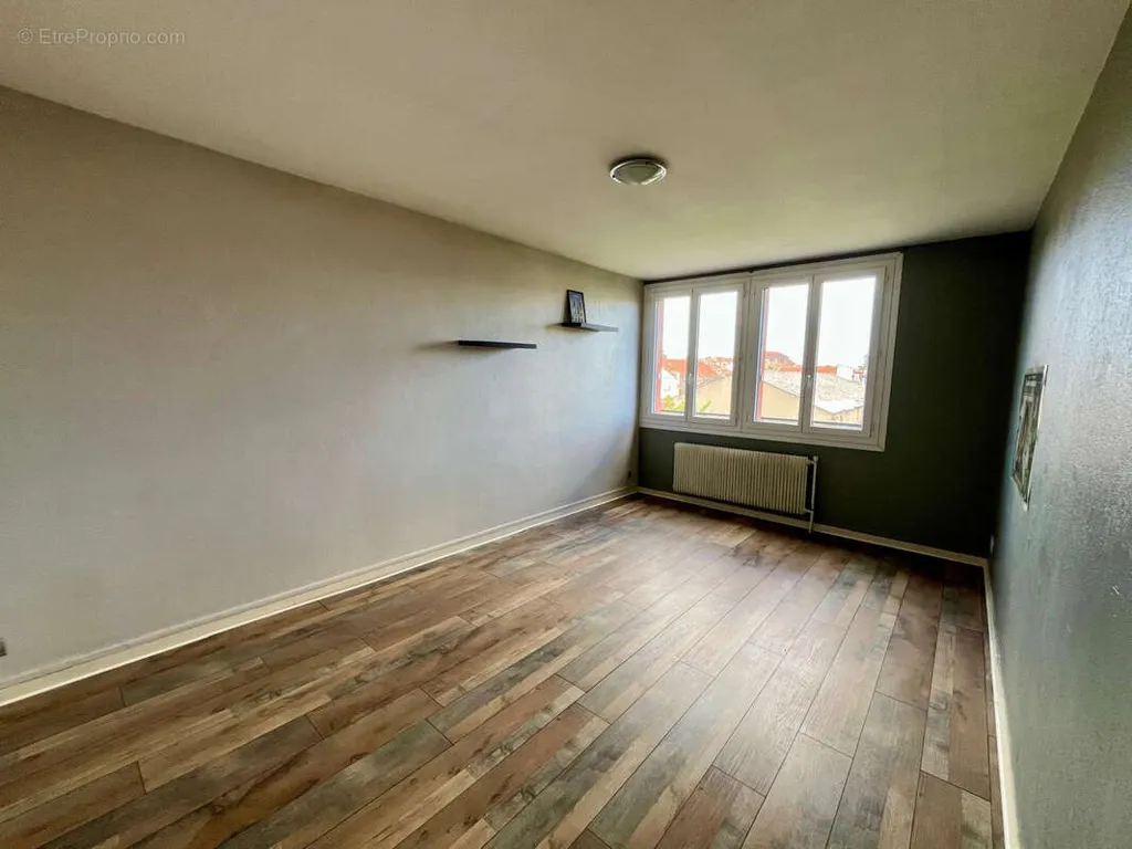 Rooms - T3 Apartment with Balcony in Clermont-Ferrand