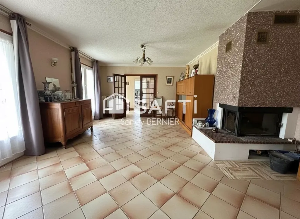 Soggiorno - Villa with Studio and Forest Access in Nouaille-Maupertuis