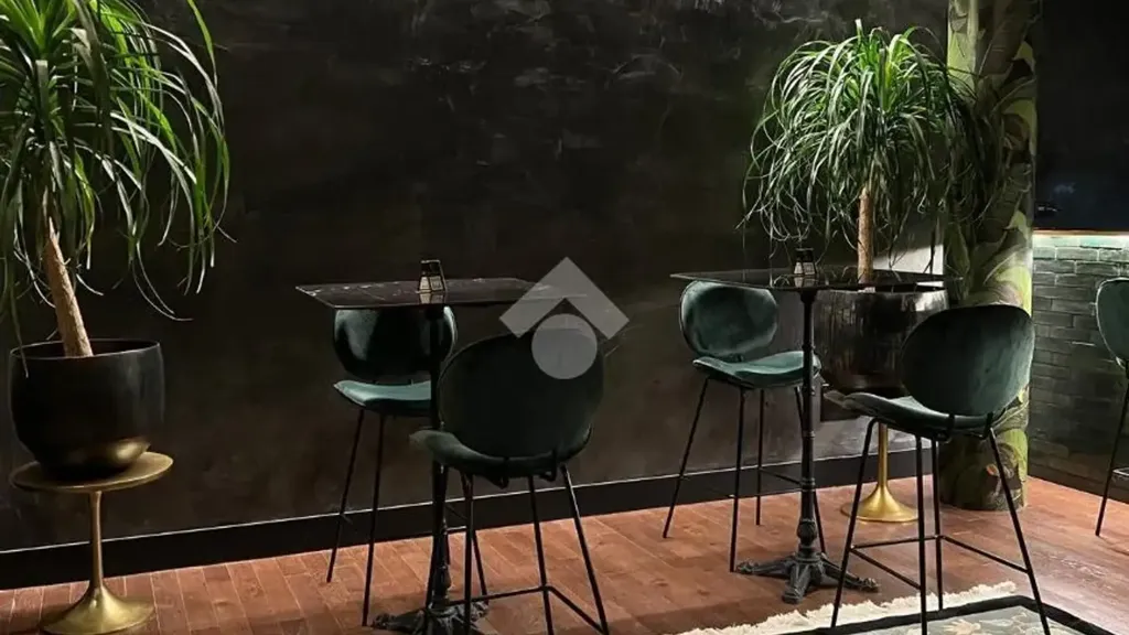Salle à manger - Commercial Space with Four Windows in Nardò