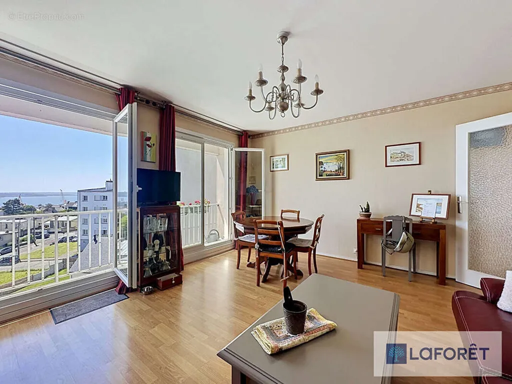 Séjour - Appartement avec Vue Mer et Balcon à Brest