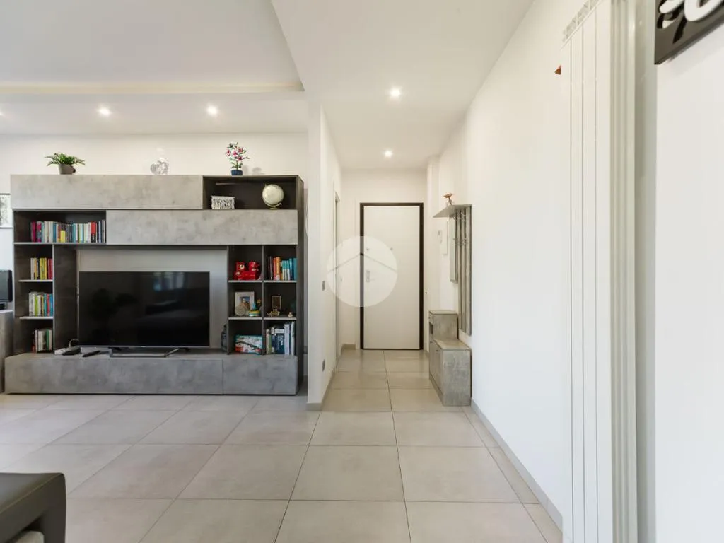 Elutuba - Rear-Facing Two-Bedroom Flat in Bollate
