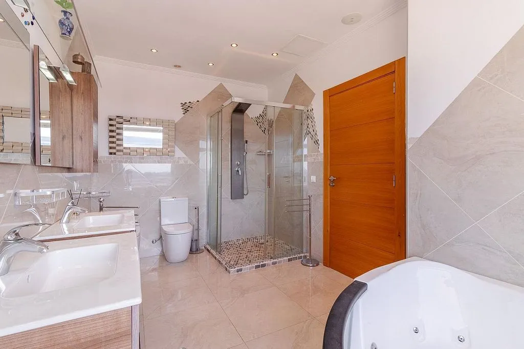Salles de bain - Chalet with Pool and Terraces in Santa Ponsa