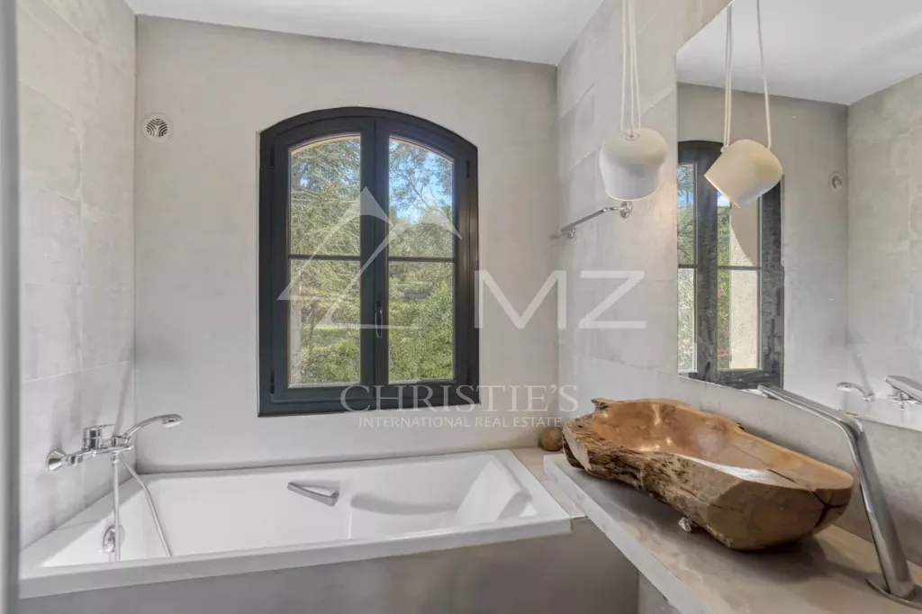Bagni - Renovated Villa with Pool in Valbonne