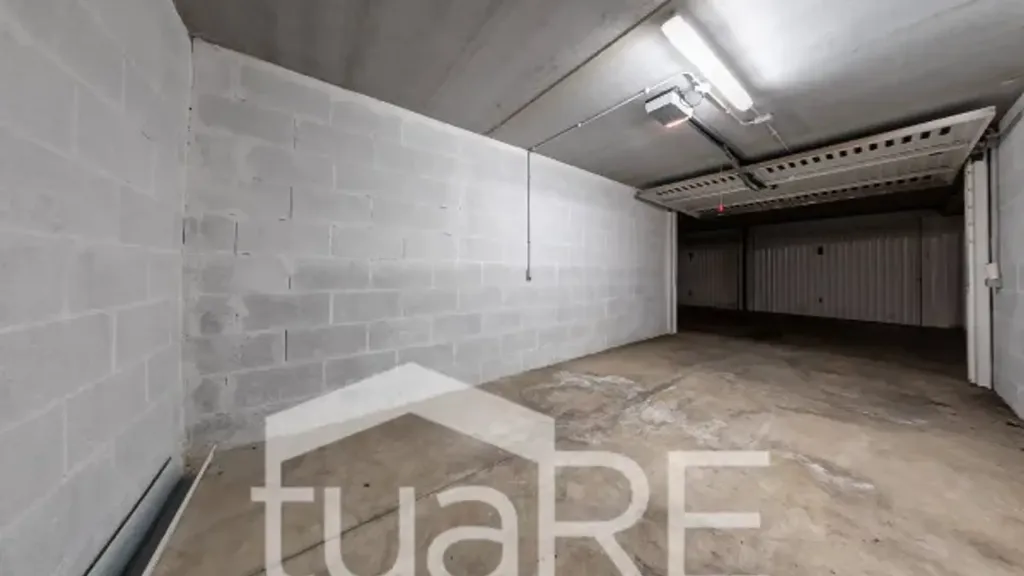 Garage - Rented Studio with Parking in Balduina, Rome