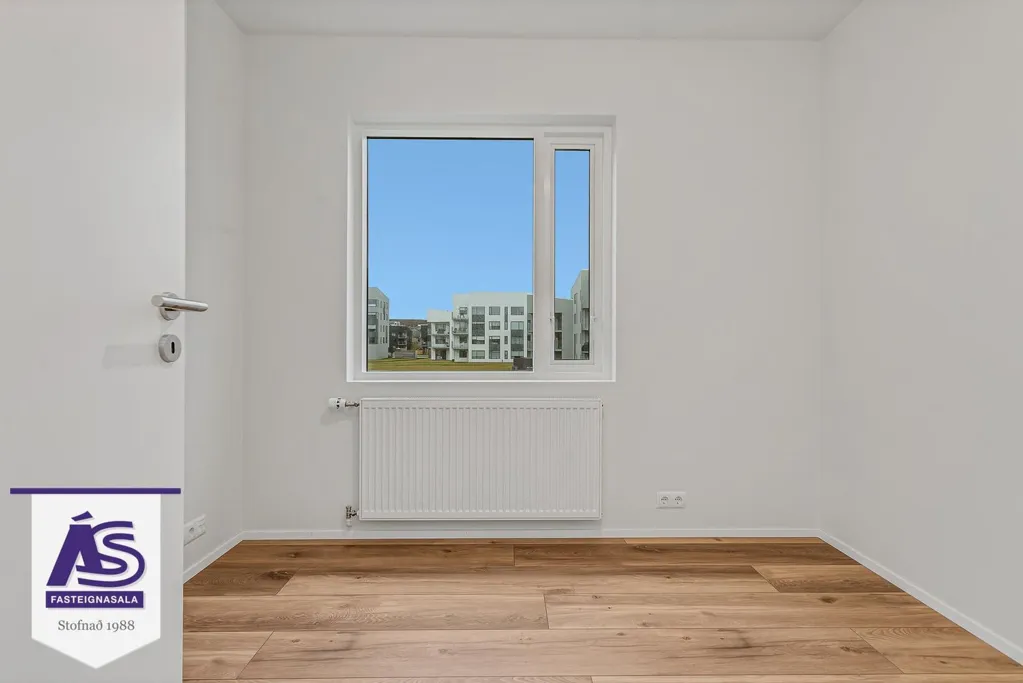 Stanze - New 2-4 Bed Apartments with Elevator in Skarðshlíð