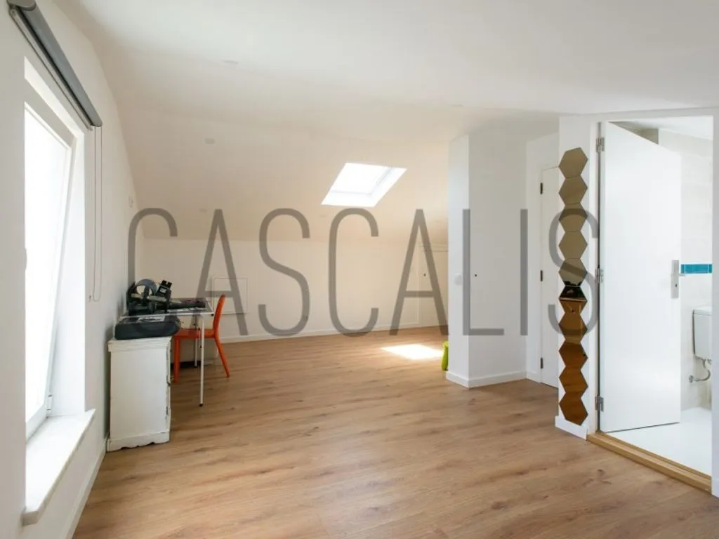 Pièces - Luxury Semidetached House with Terrace in Cascais