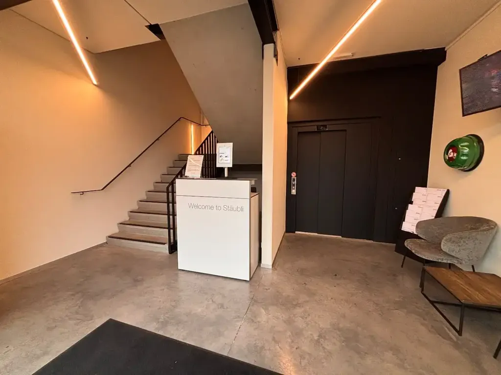 Esik - Modern Office with Cafeteria in Pottelberg