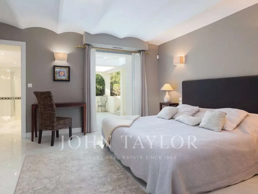 Bedrooms - 1930s Residence with Sea View in Cap d’Antibes