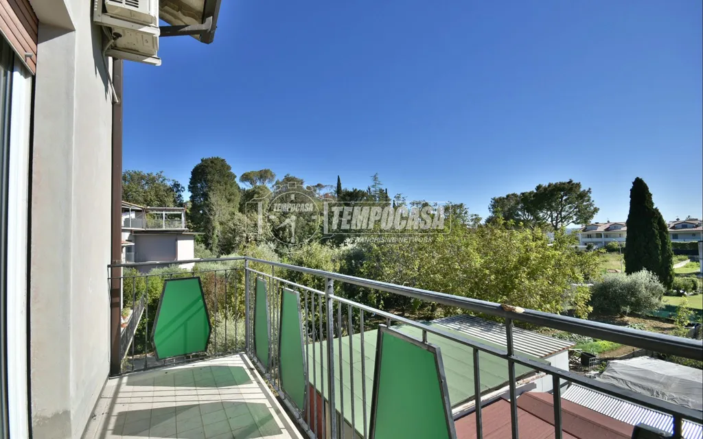 Rõdu - Renovated Flat with Balconies in Osimo