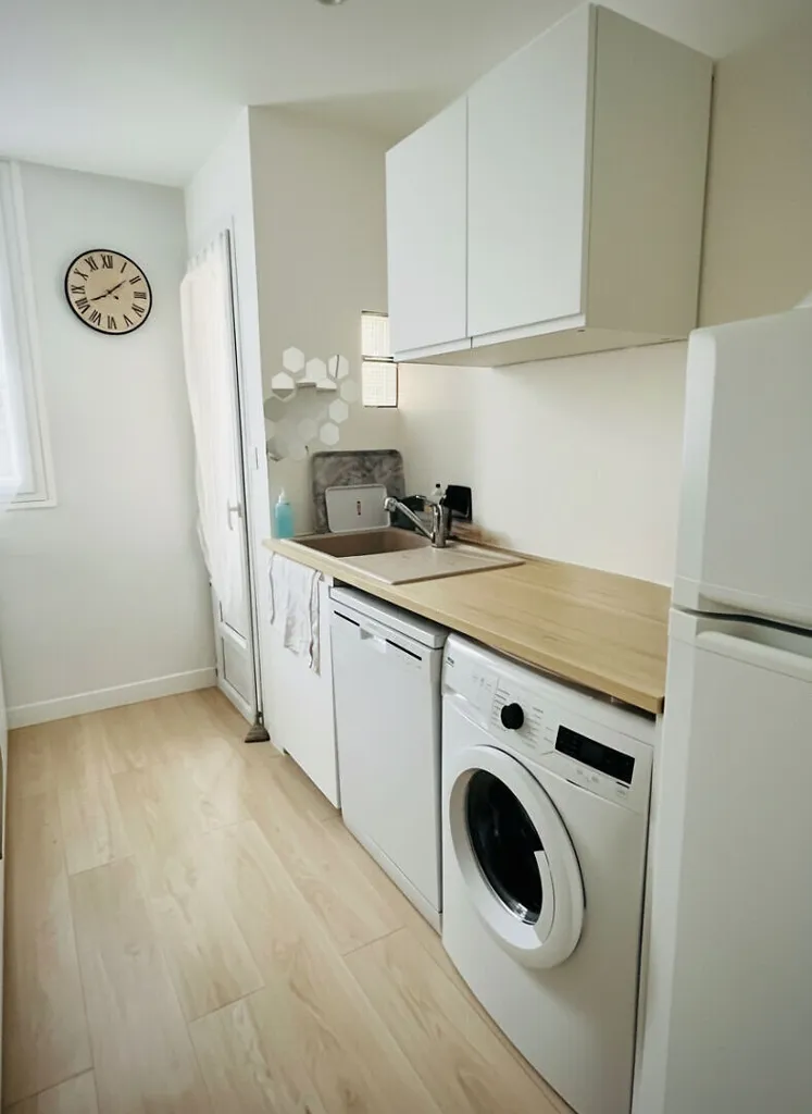 Pesuköök - Renovated 4-Bed Apartment with Balcony in Aix Val Saint-André