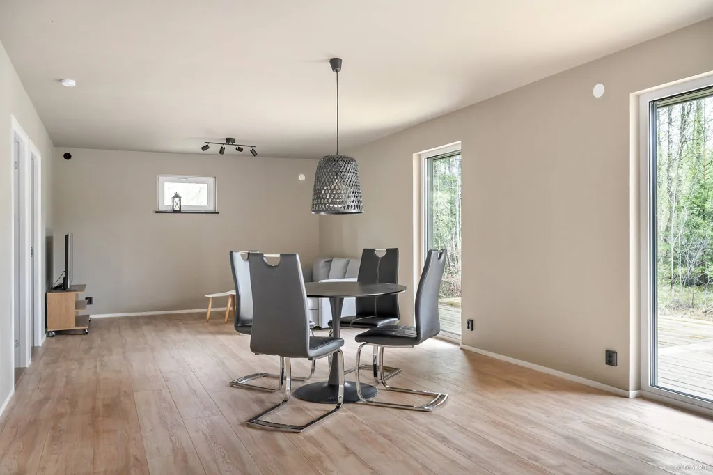 Söögituba - Contemporary Villa with Garden in Ljung