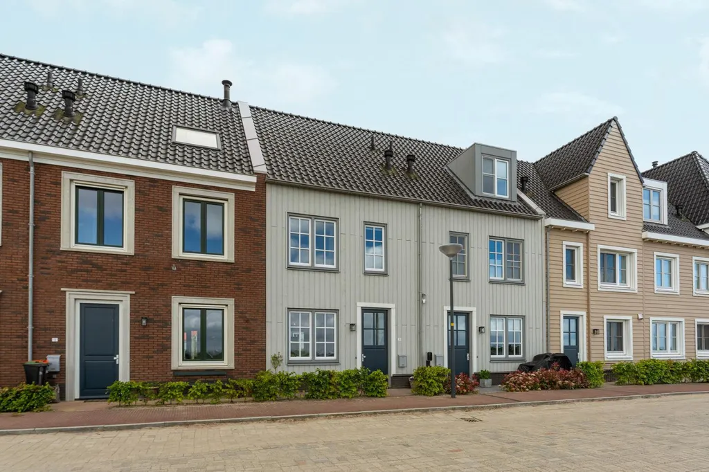 Välivaade - Modern Terraced House with Waterfront in Zeewolde