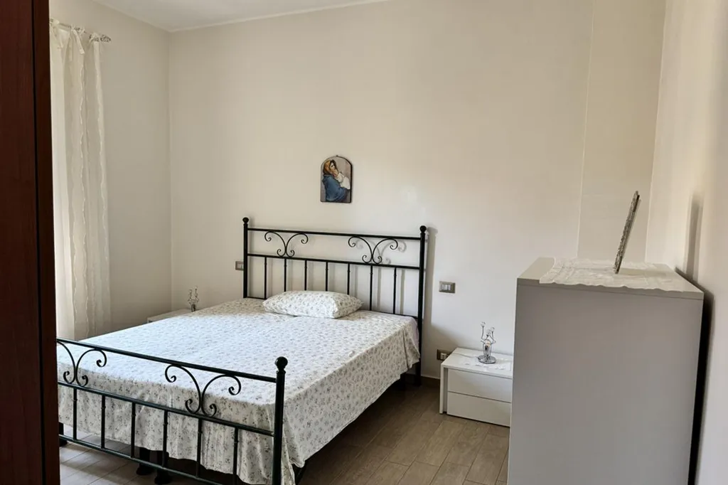 Chambres - Rear-Access Semi-Detached House with Mountain View in Itri