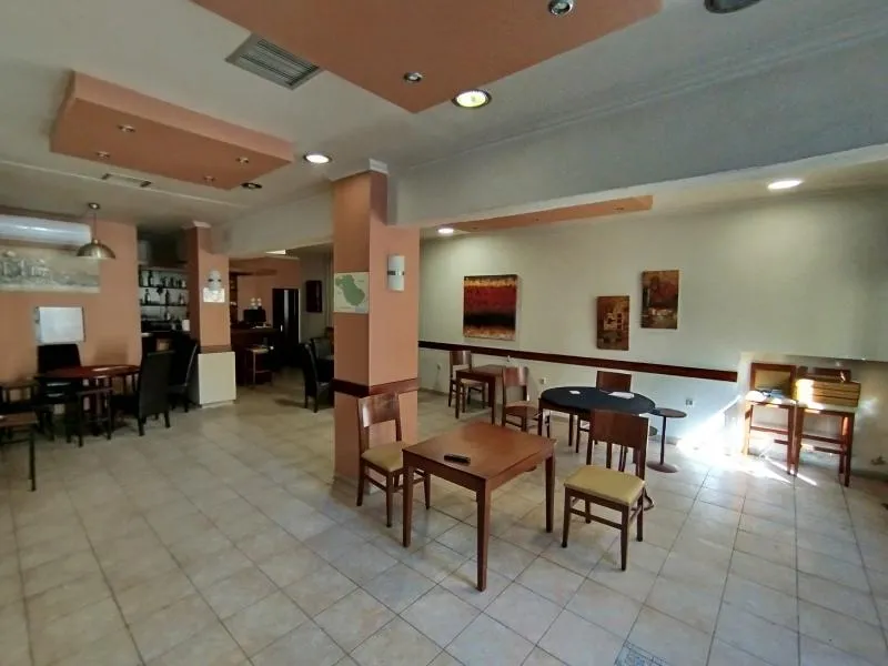 Söögituba - Shop with City View in Serres Centre