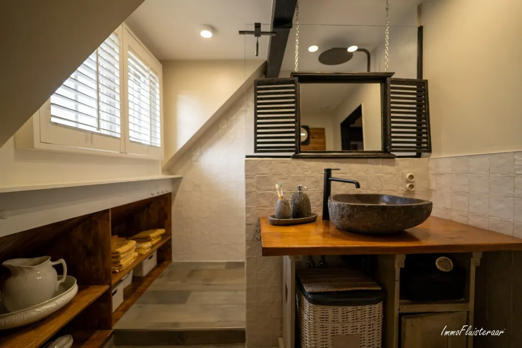 Salles de bain - Villa avec Piste Éclairée et Stalles à Geel