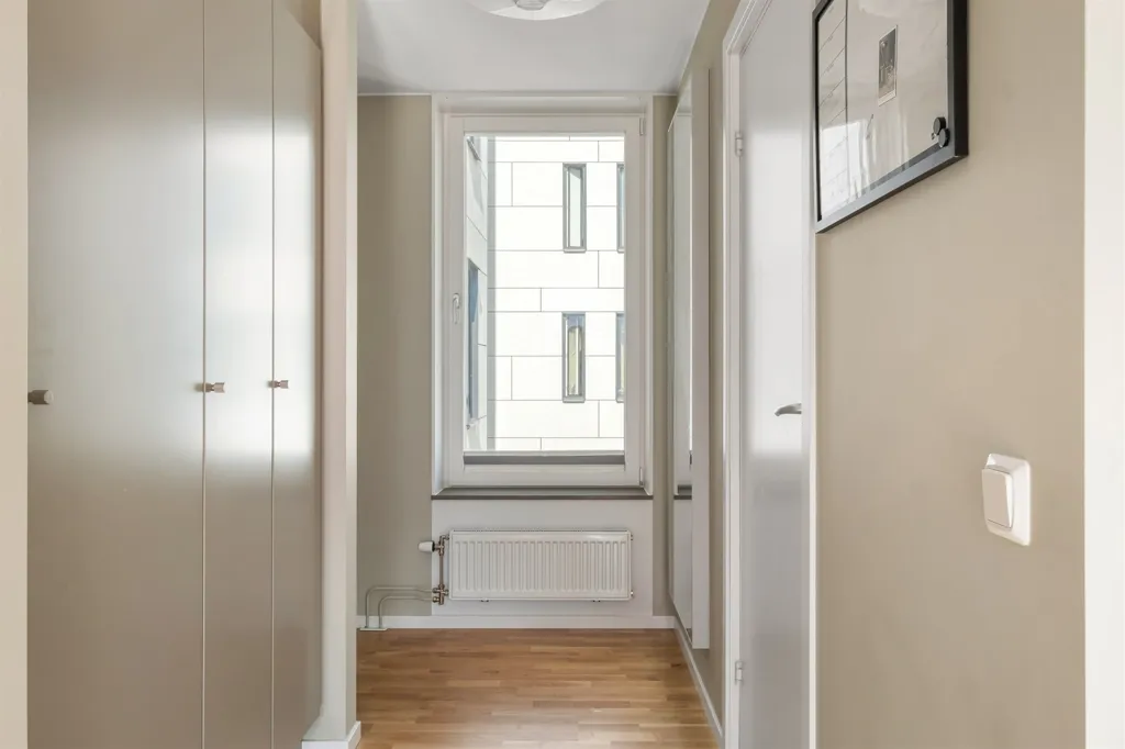 Esik - Modern Flat with South-West Balcony in Mariehäll
