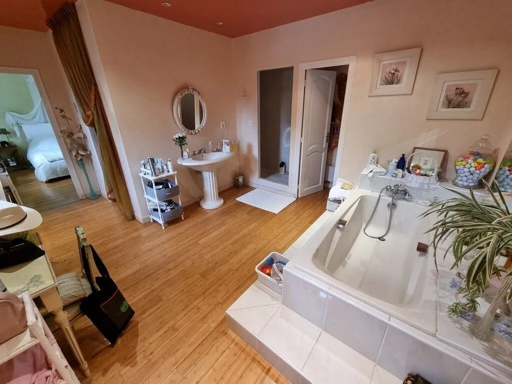 Vannitoad - Farmhouse with Equestrian Features in La Roche-Maurice