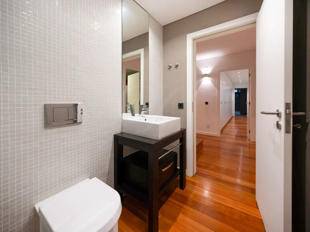 Bathrooms - Villa with Pool and Mountain Views in Sintra