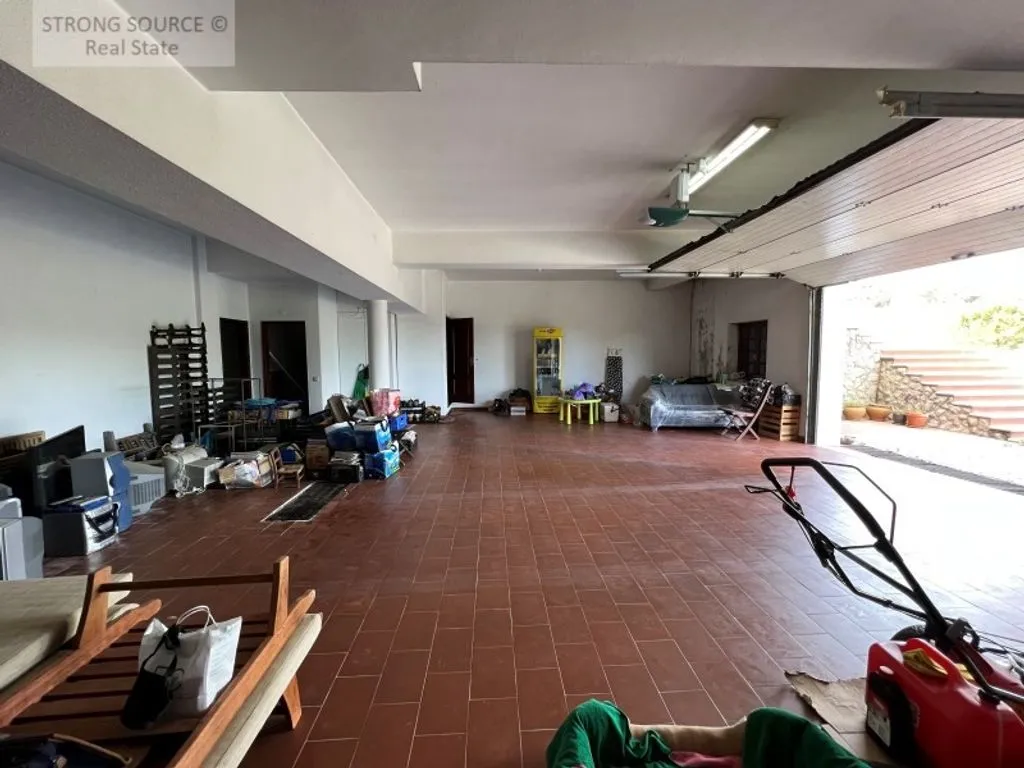 Garage - Luxury Detached Villa with Pool in Casal das Figueiras
