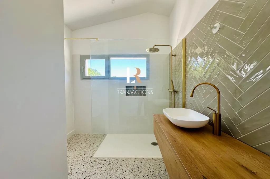Salles de bain - Maison Neuve avec Piscine à Lagord