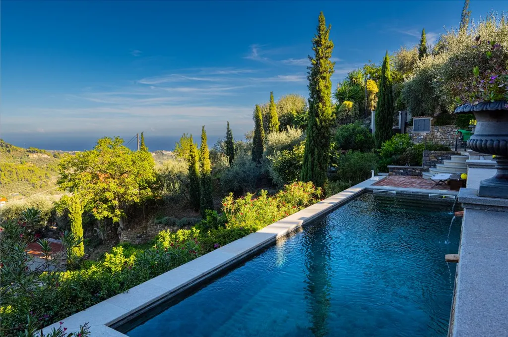 Piscine - Estate with Sea View in Sanremo