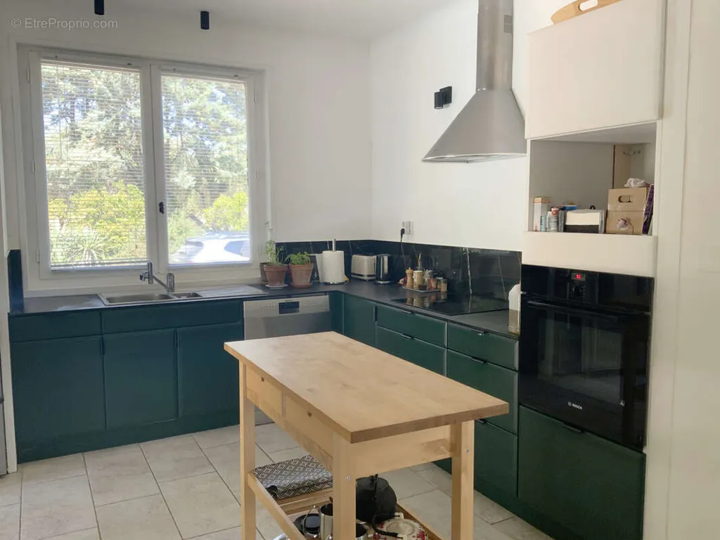 Cuisine - Maison avec Piscine et Vue Jardin à Uzès