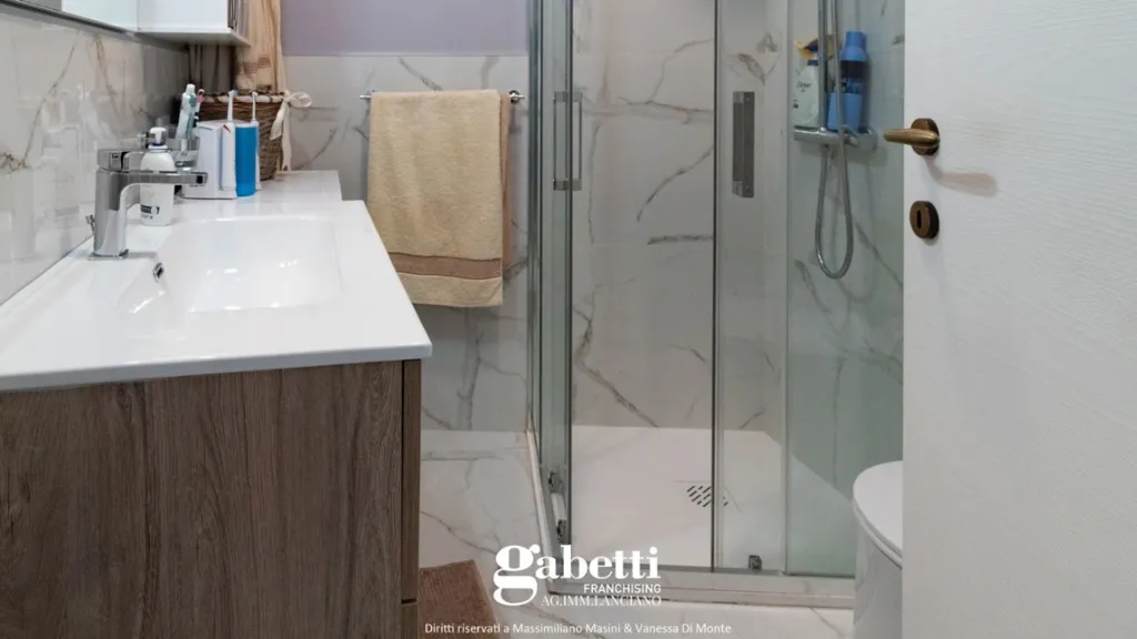 Salles de bain - Renovated Apartment with Single Aspect in Lanciano