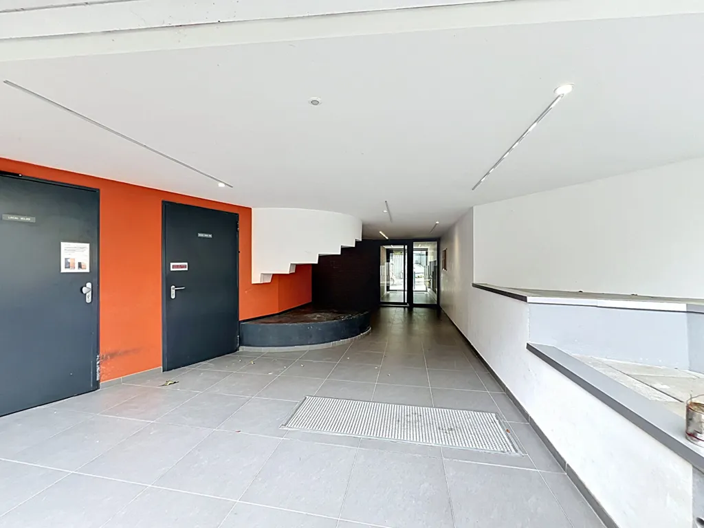 Esik - Studio with Balcony in Pantin
