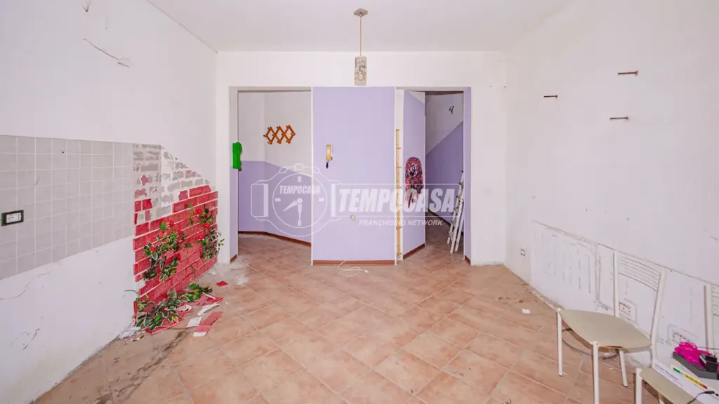 Entrée - Spacious Triplex with Balcony in Vigevano