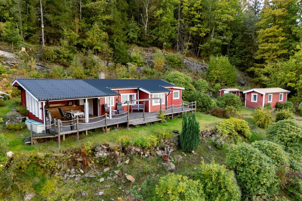 Vue aérienne - Lakefront Plot with Three Houses in Hällingsjö