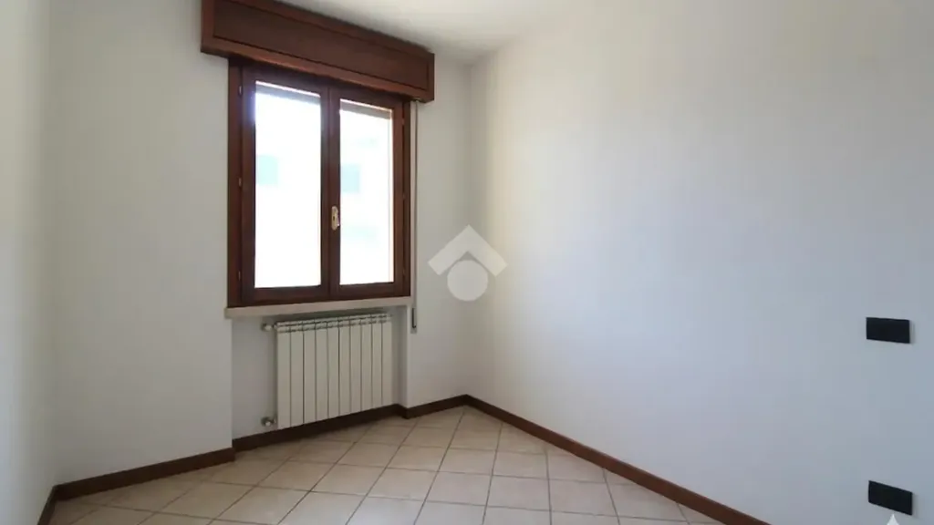 Pièces - Ground Floor Trilocale with Private Garage in Dello