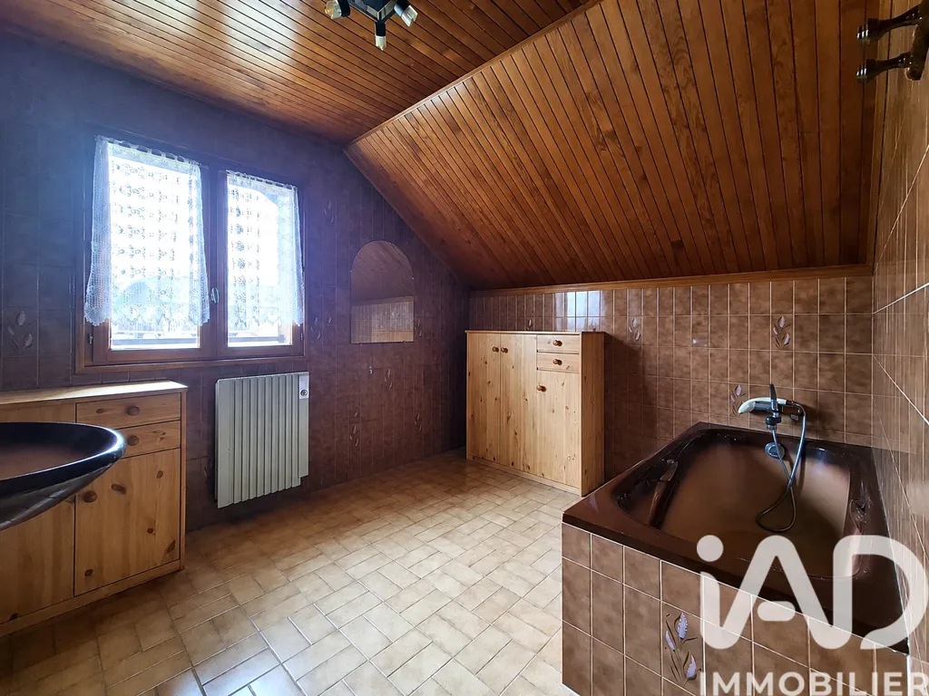 Vannitoad - Character House with Mountain View in Evires