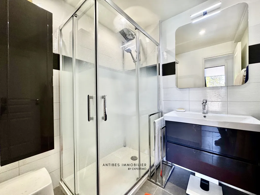 Salles de bain - Maison Individuelle avec Piscine à Mougins