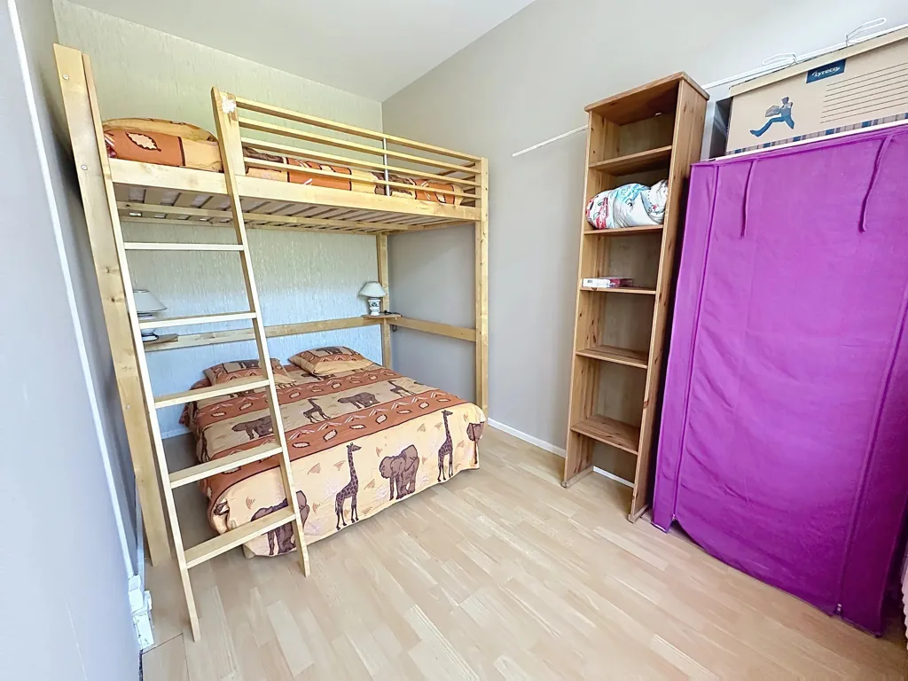 Magamistoad - Renovated Apartment with Balcony in Chabottes