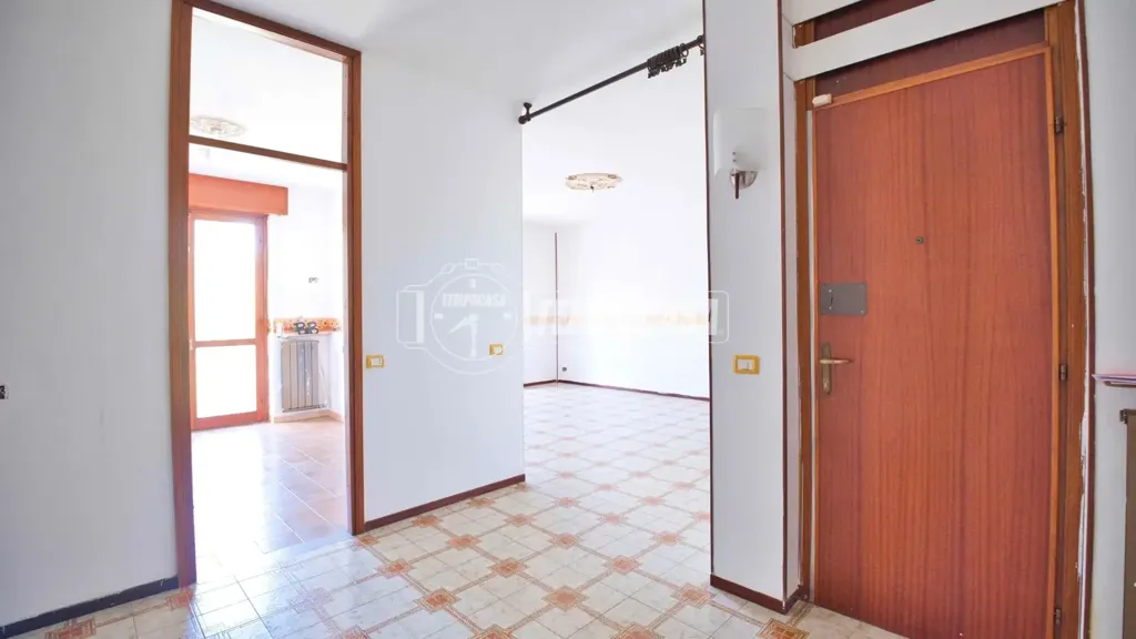 Esik - Bright 2-Bedroom Apartment with Balcony in Cameri