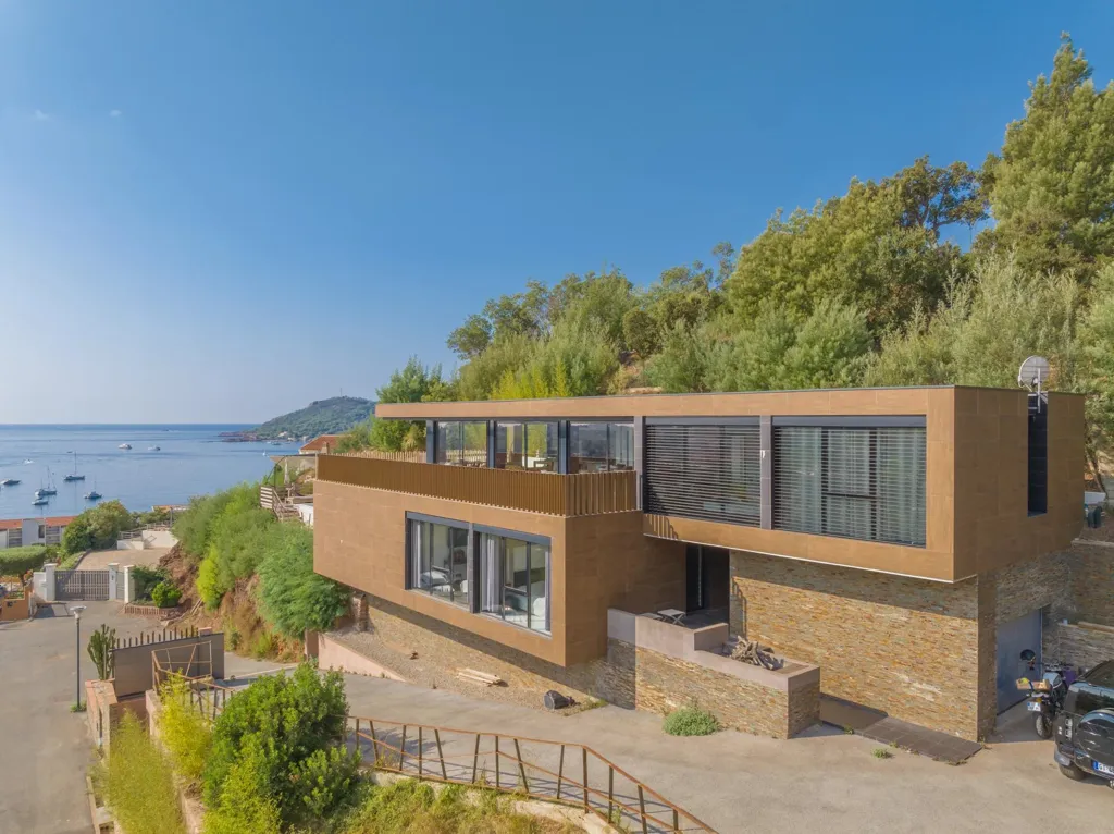 Extérieur - Villa Contemporaine avec Vue Panoramique sur la Mer à Saint-Raphaël