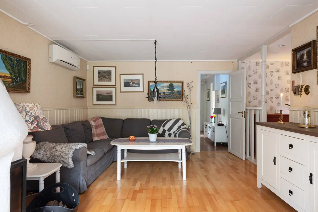 Séjour - Villa with Pool and Jacuzzi in Smara, Edsbro