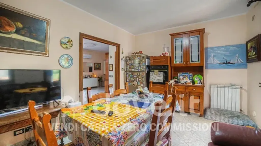 Salle à manger - Rear-Facing Apartment with Balcony in Aci Catena