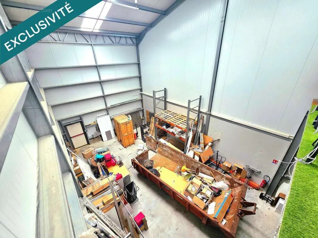 Stanze - Commercial Space with Parking in Brie-Comte-Robert