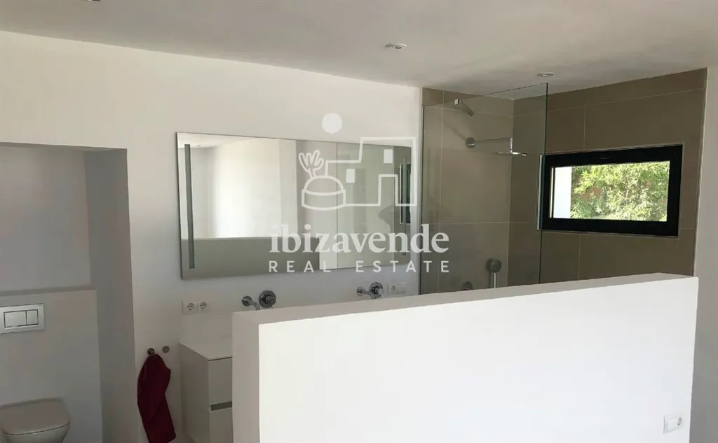 Bathrooms - Chalet with Private Pool in Cala Moli