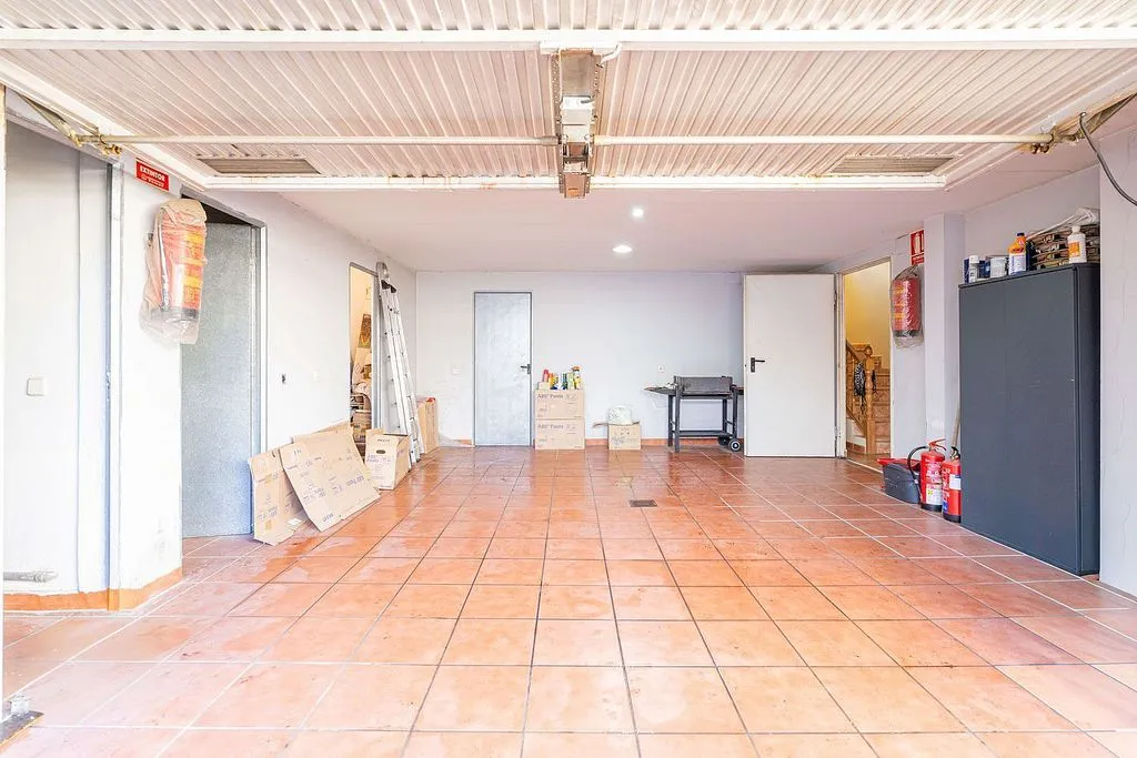 Garage - Detached Chalet with Garden in Valdebebas